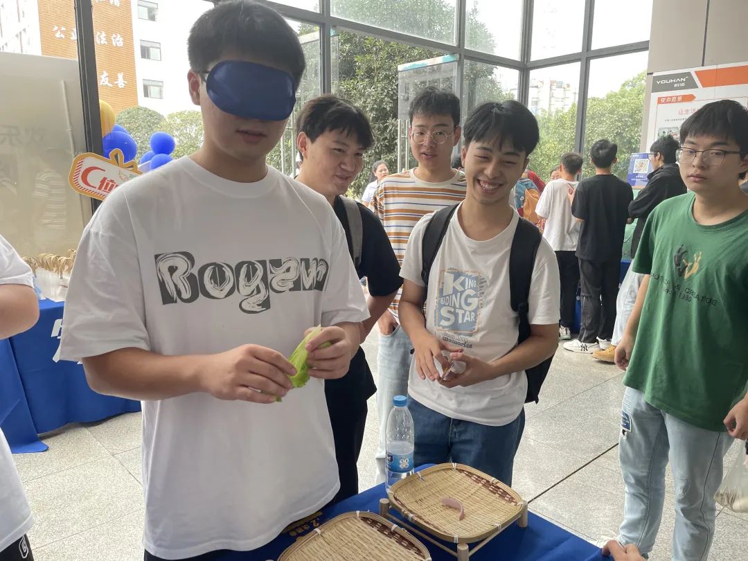 04066e25-6490-44a4-9d3e-e8e5ac9a437b